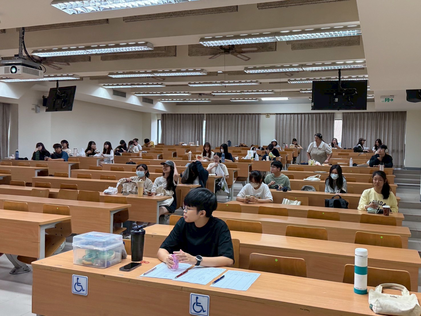 LINE_ALBUM_114-1期初說明會_250923_4.jpg