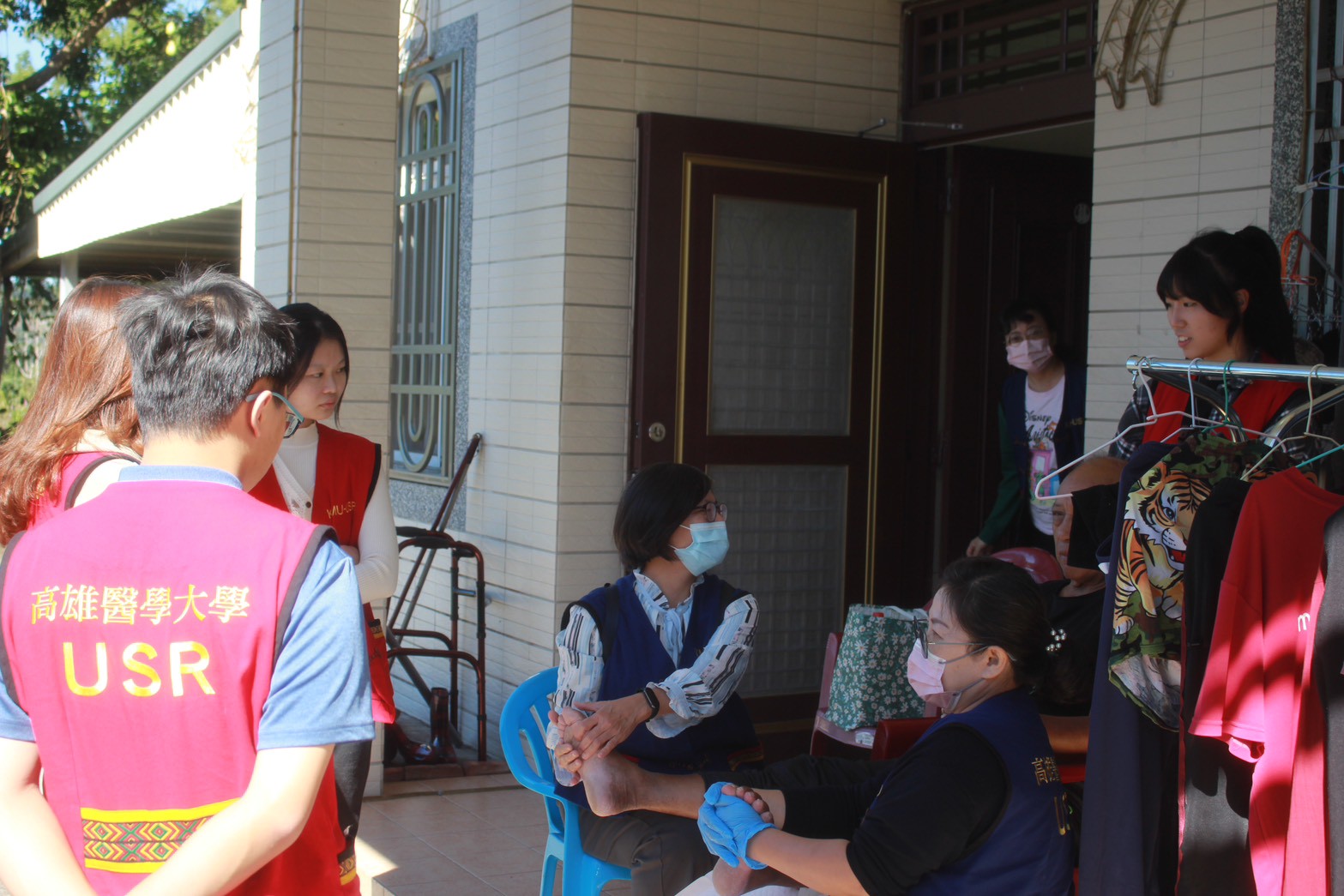 替個案進行足部護理