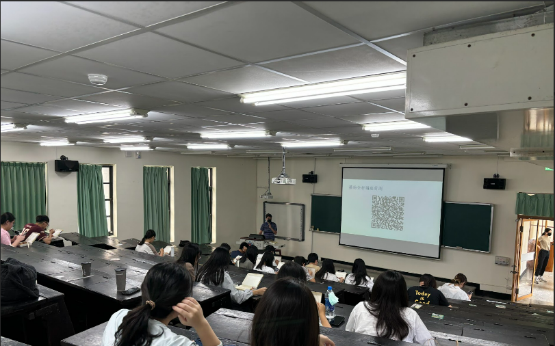 1011王俊棋老師向學員介紹藥物分析研究領域