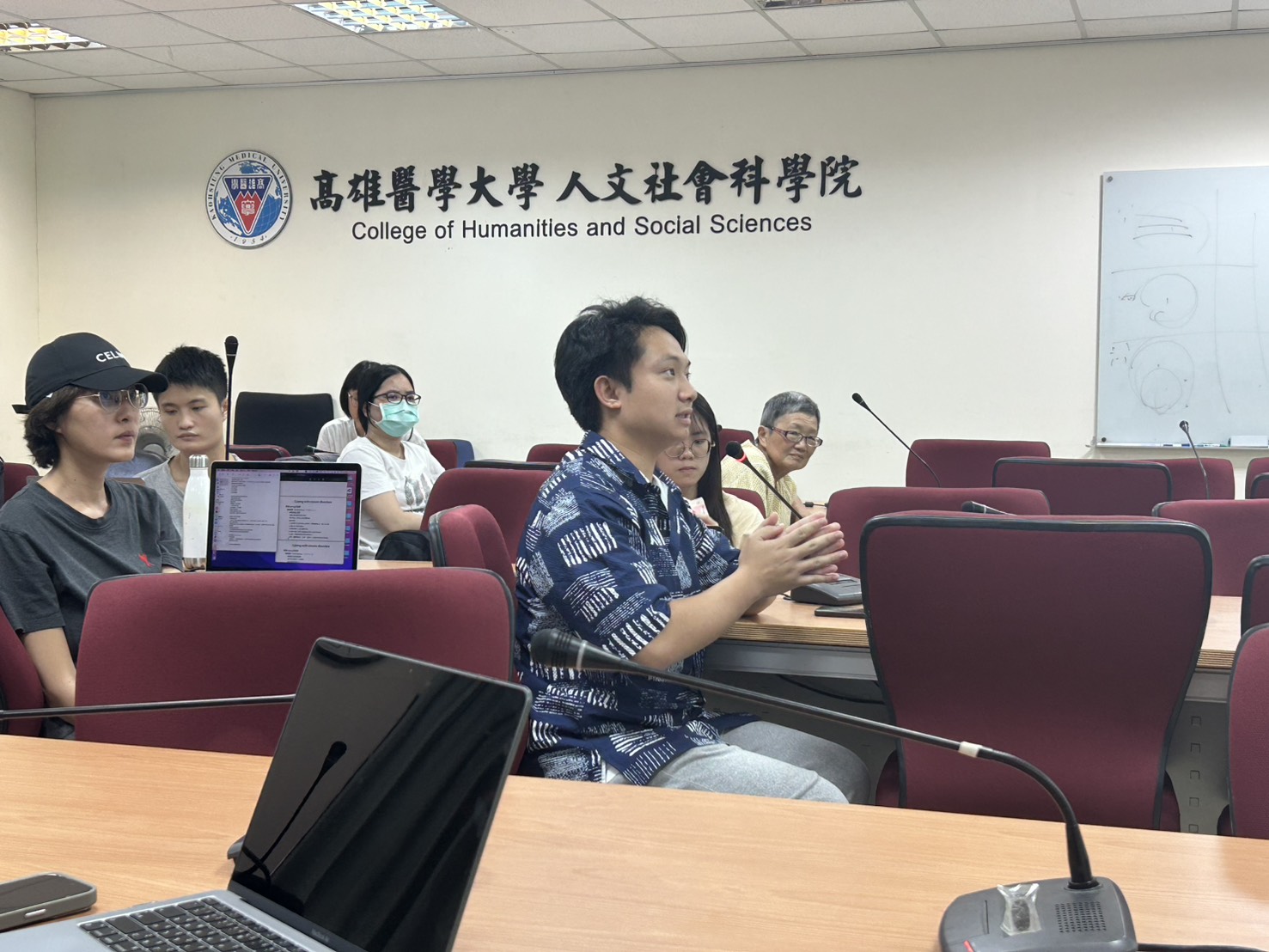 20250610退休準備延長就業與老化心理適應技能開發 挪威芬蘭經驗 圖說三老師與學員討論高齡心理適應議題