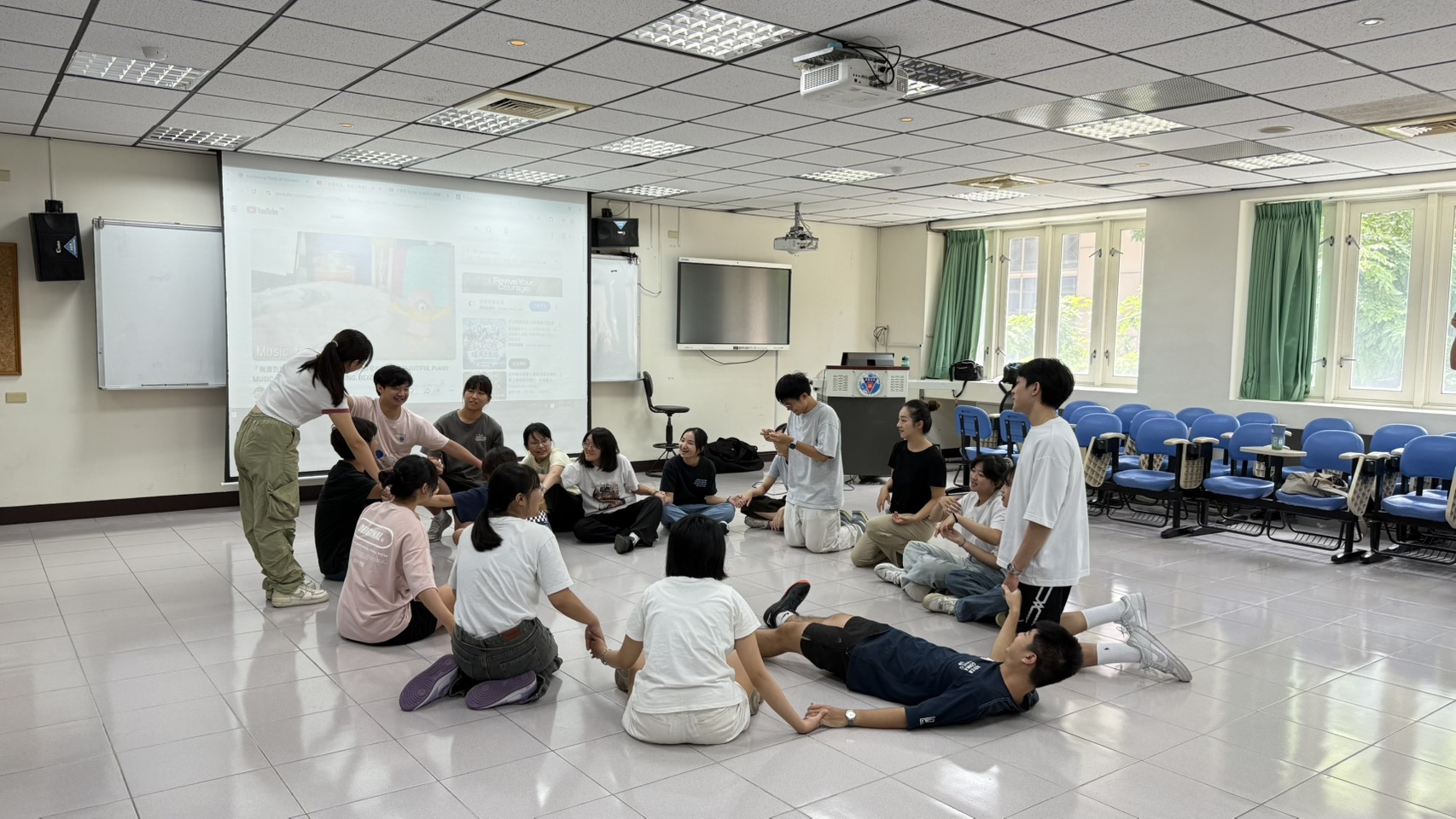 20250906學員們彼此利用默契並善加溝通嘗試解決難關