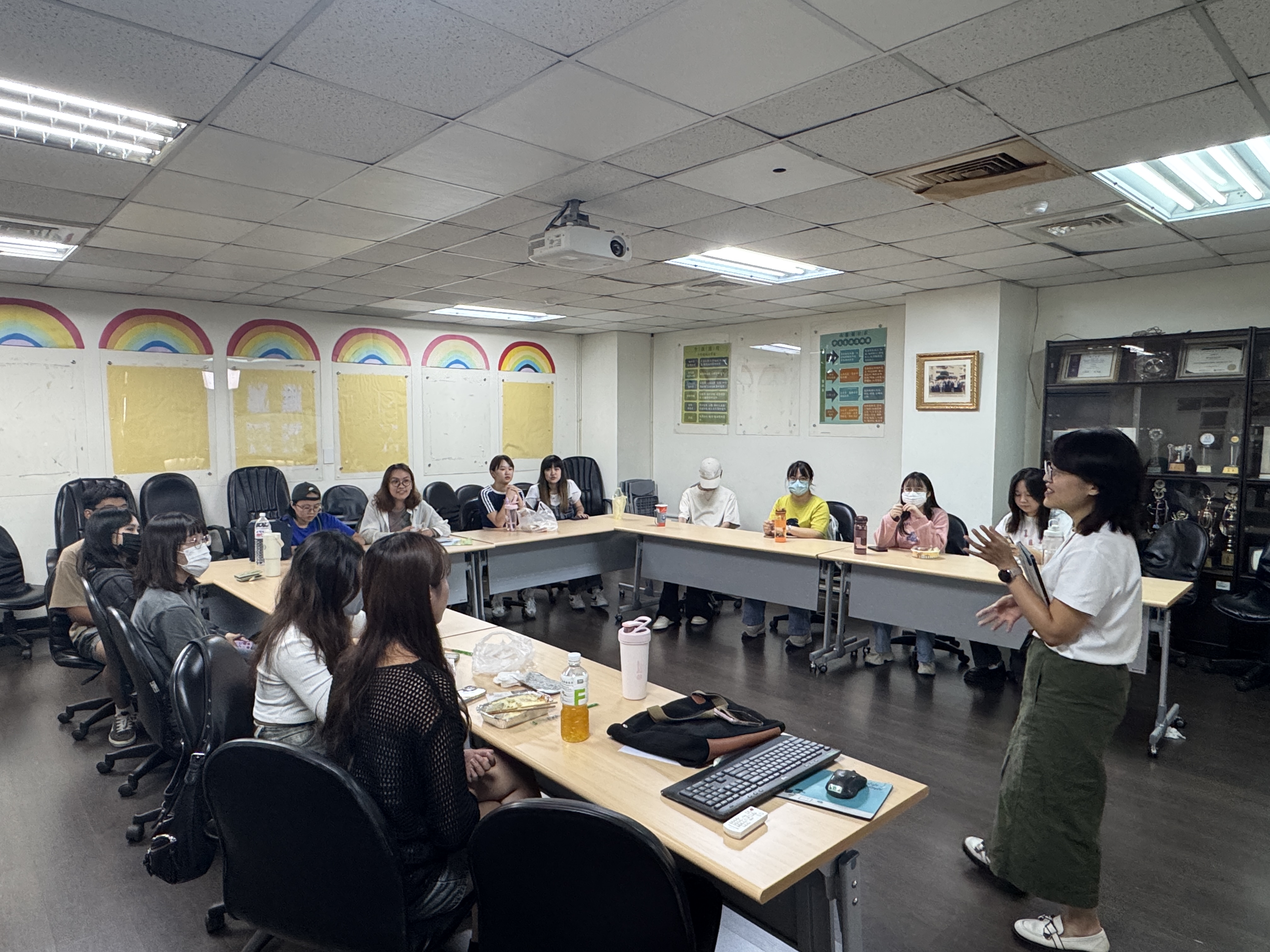 20251104 1成員們延續上週主題自我介紹