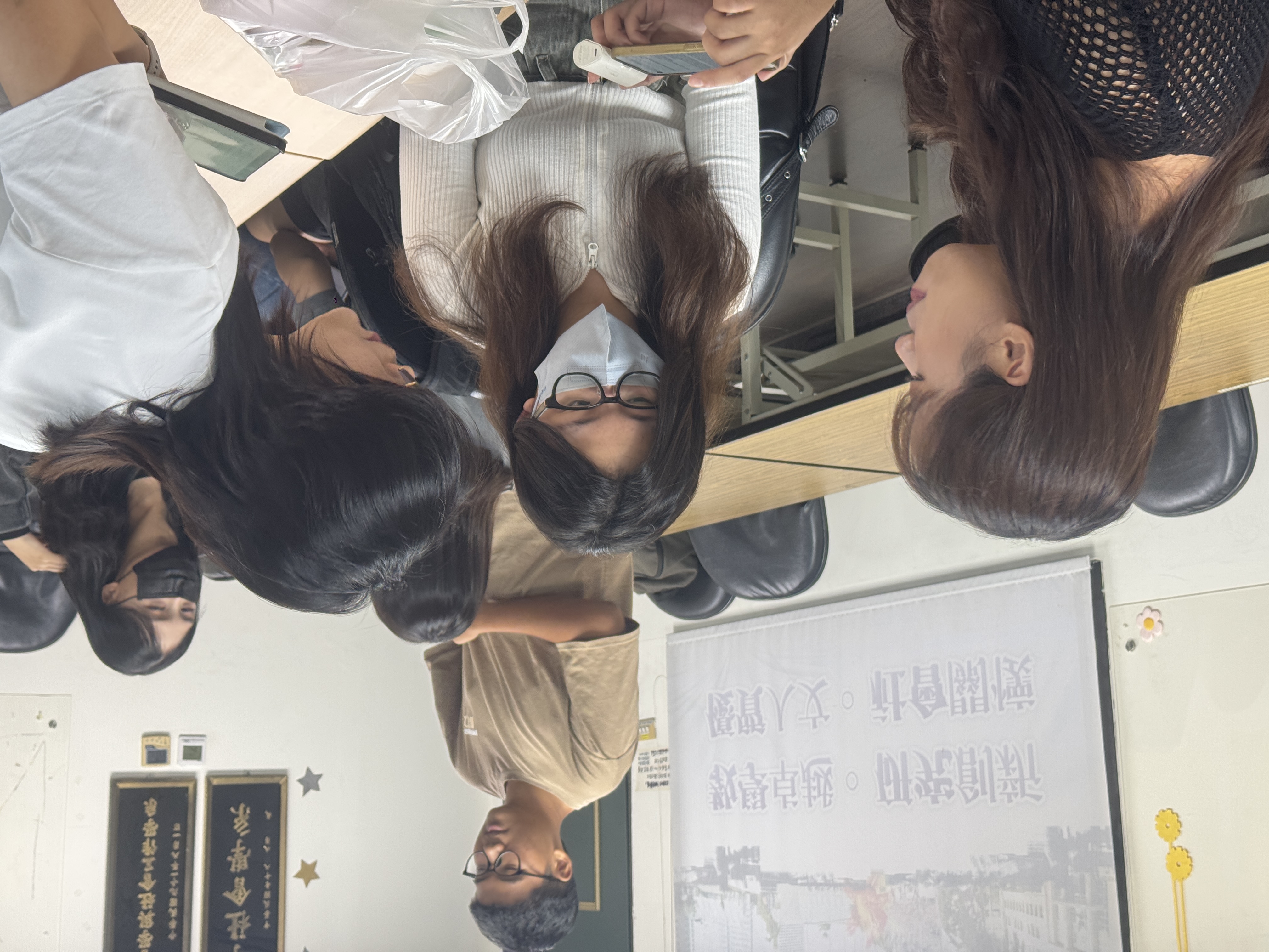 20251104 2老師與同學共同討論調整英文論述用詞