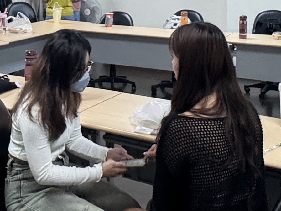 20251111 4小組成員應用語言提示卡