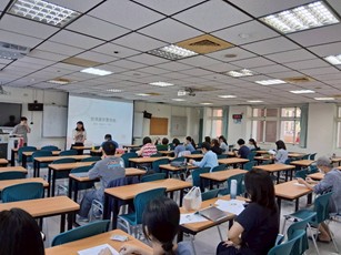 20251125 1講師進行活動開場與自律介紹