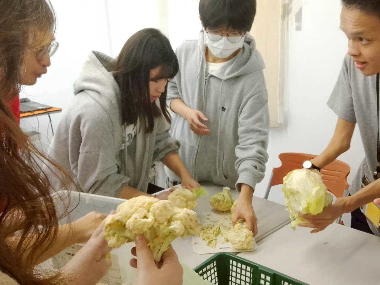 20251126參訪高慈總 圖四 阿福同學操作惜食體驗