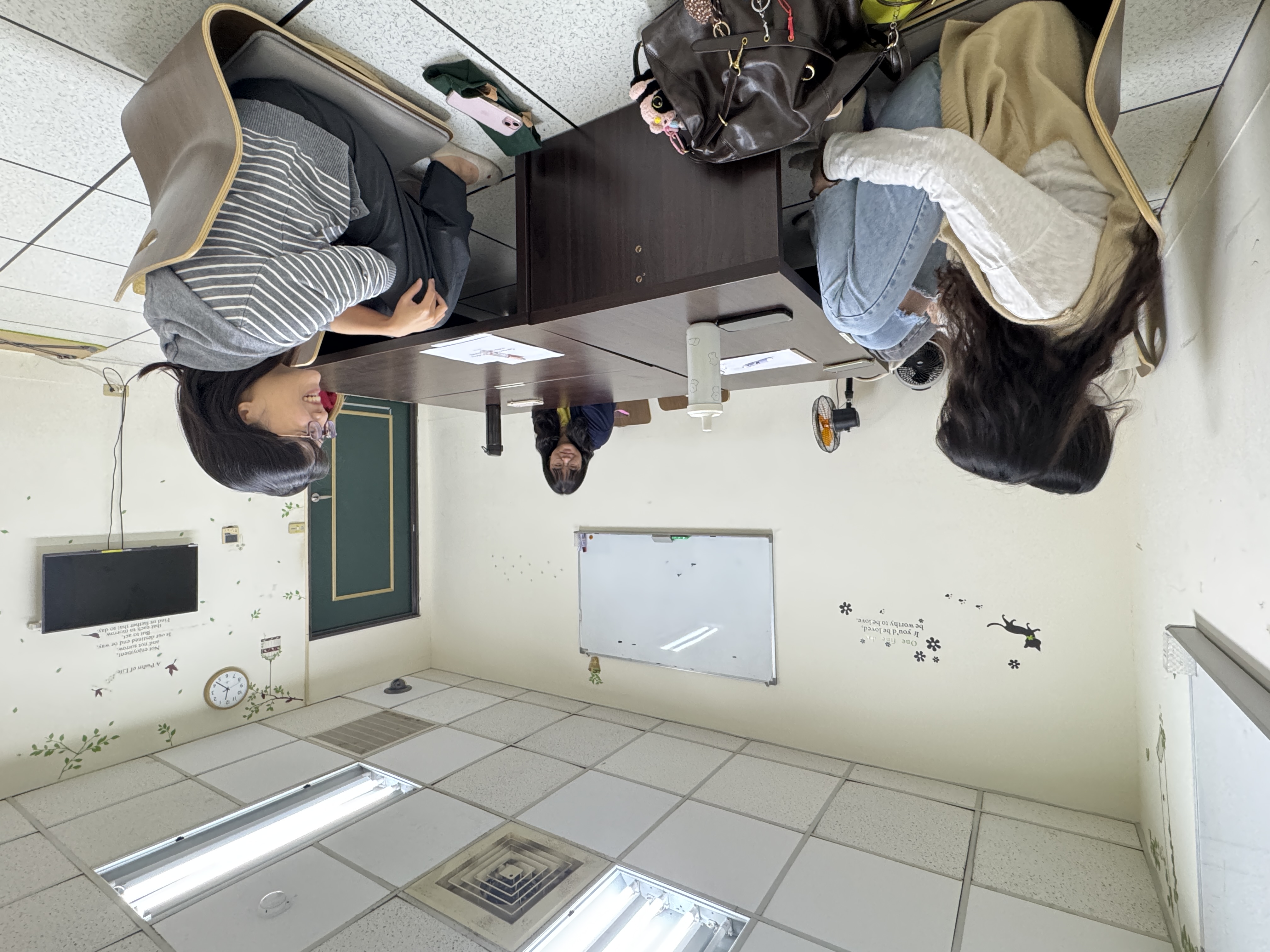 20251209 4學生與老師交流