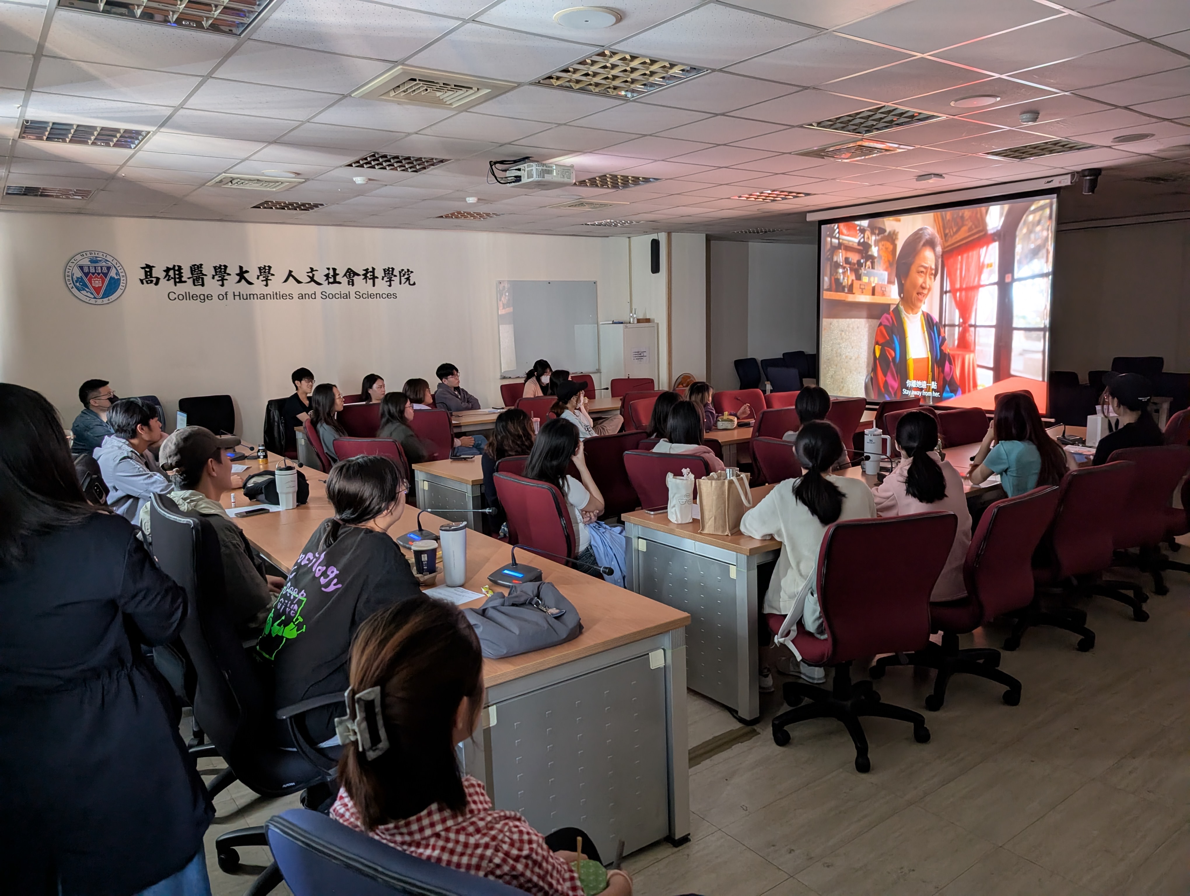 20251110 1202 女影 阿婆非死不可