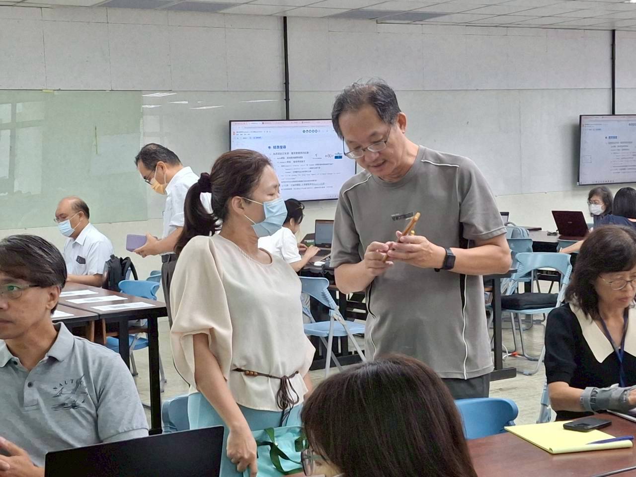 講師與教師們交流 1
