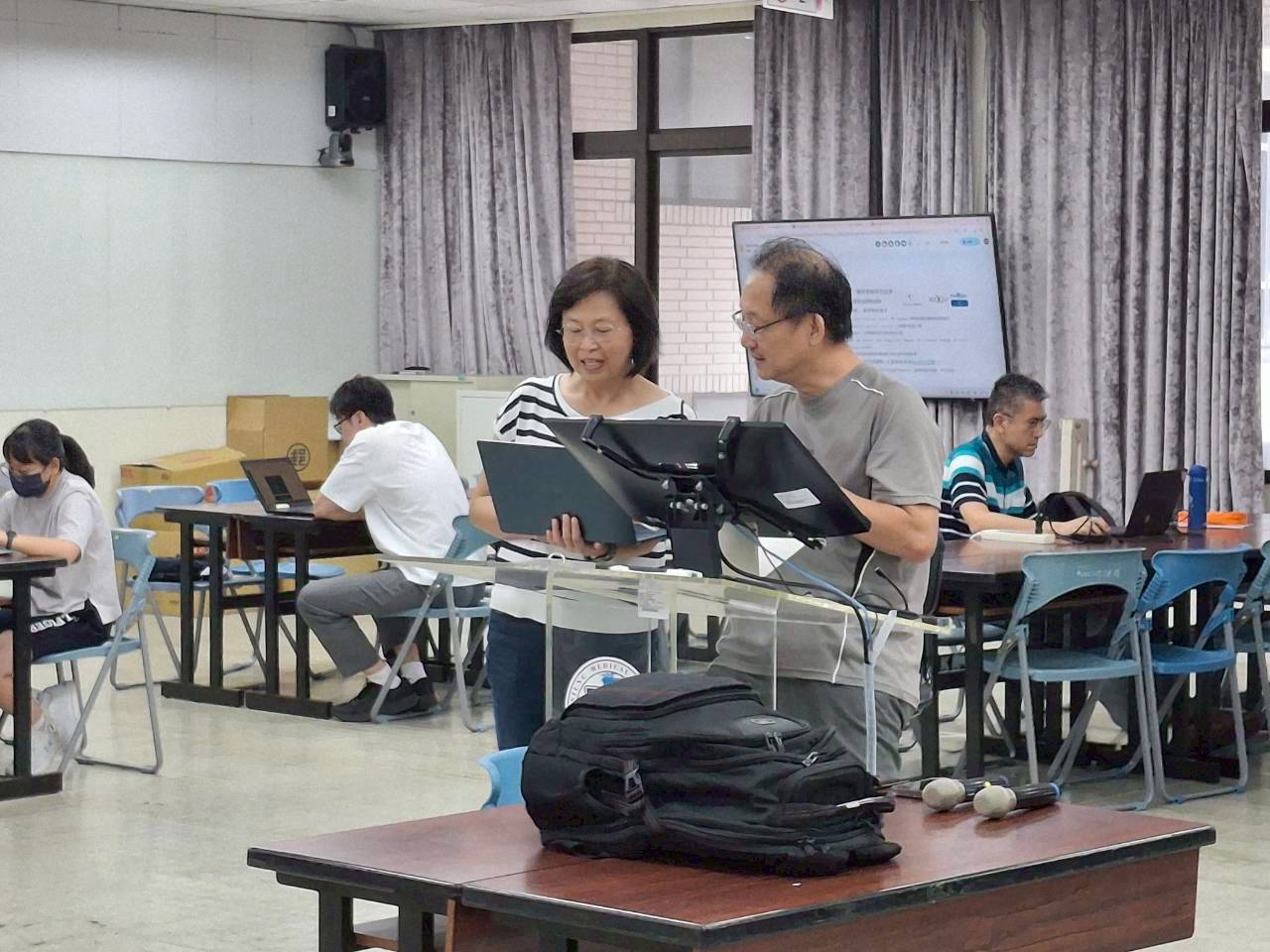 講師與教師們交流 2