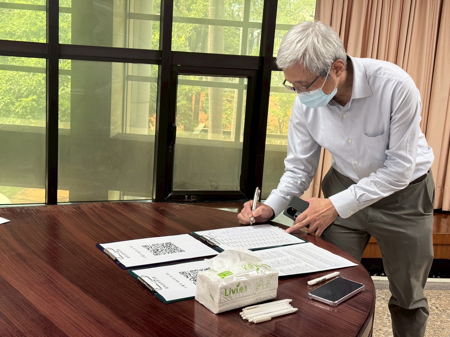 LINE ALBUM 1141015 English Corner 251021 6