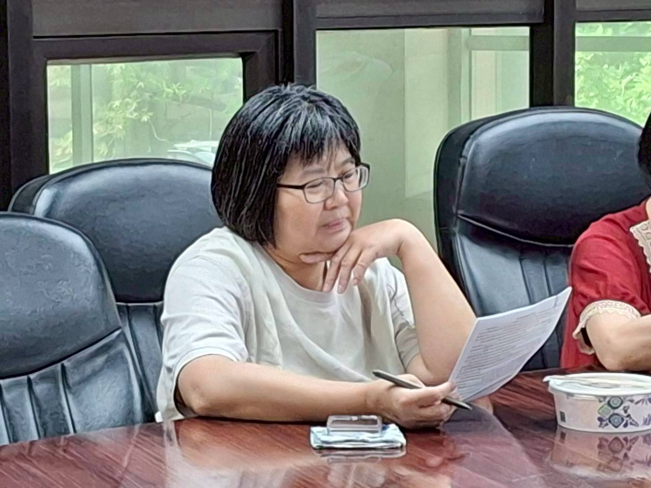 LINE ALBUM 1141015 English Corner 251021 9