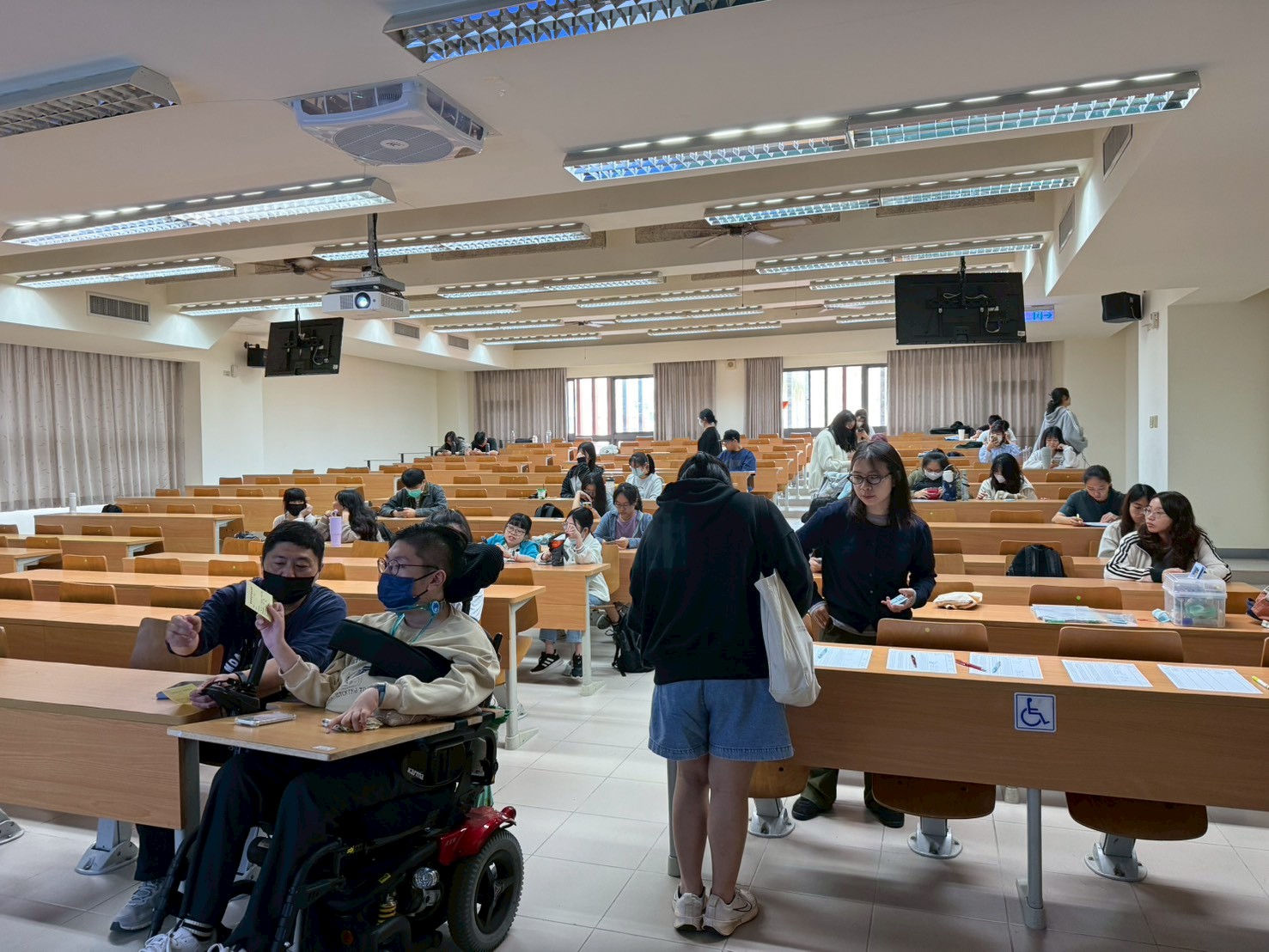 LINE ALBUM 11533期初說明會 260304 2