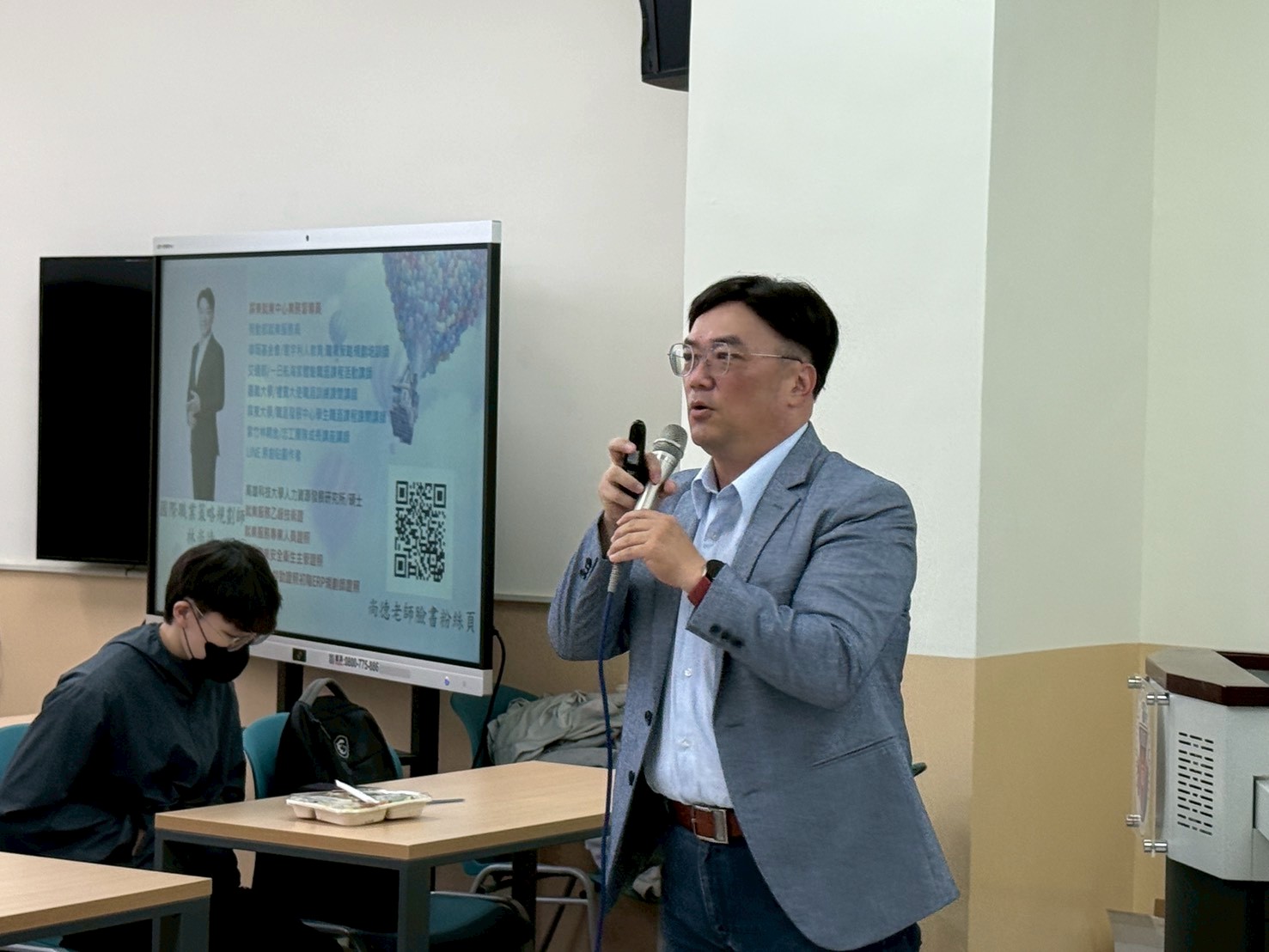 LINE_ALBUM_11555_114-2職涯講座_260508_9.jpg